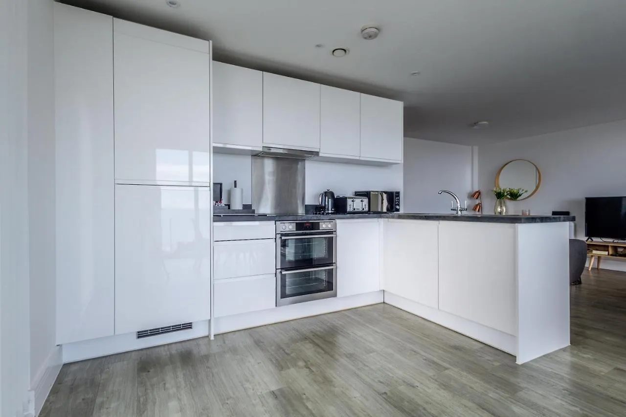 Lägenhet Seaview West Coast - Exceptional - 2 Bedrooms Sleeps 5 -Stunning Sea Views - 500 Metres To Beach Bournemouth