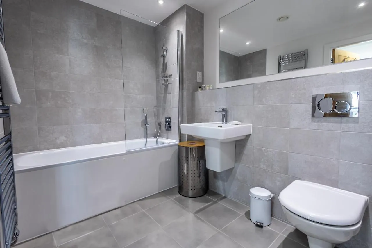 Lägenhet Seaview West Coast - Exceptional - 2 Bedrooms Sleeps 5 -Stunning Sea Views - 500 Metres To Beach Bournemouth Storbritannien