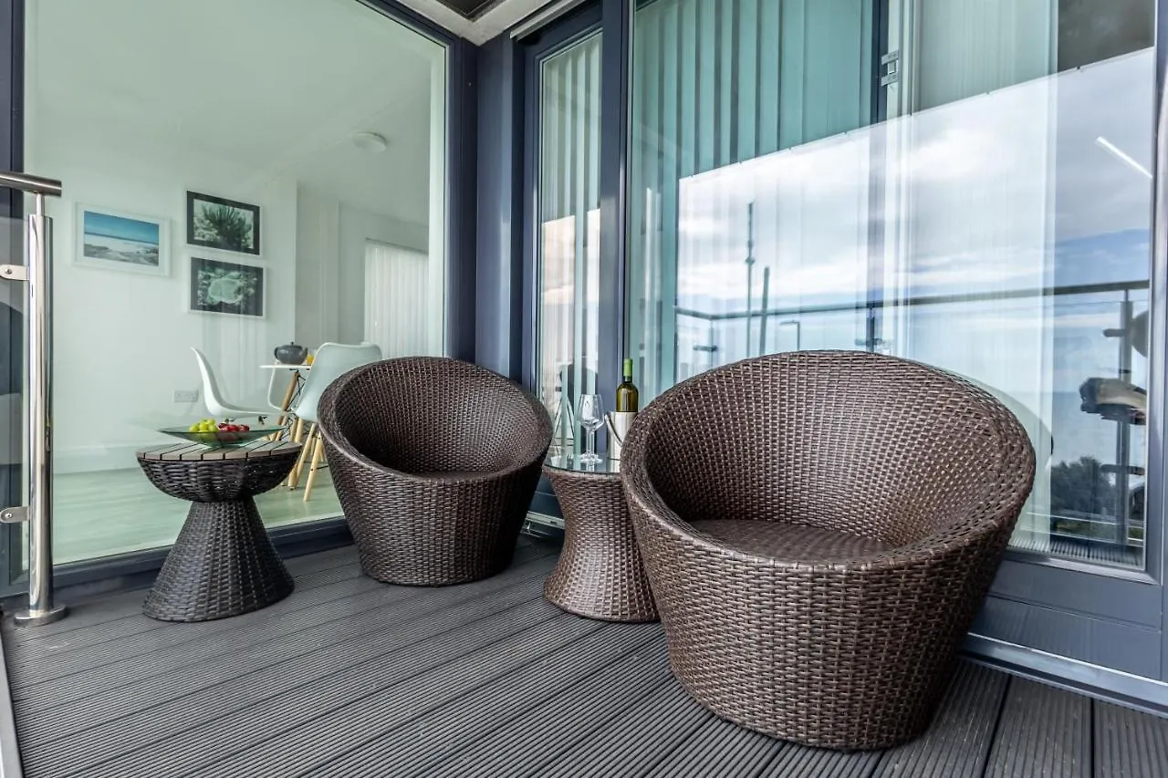 Seaview West Coast - Exceptional - 2 Bedrooms Sleeps 5 -Stunning Sea Views - 500 Metres To Beach Bournemouth United Kingdom