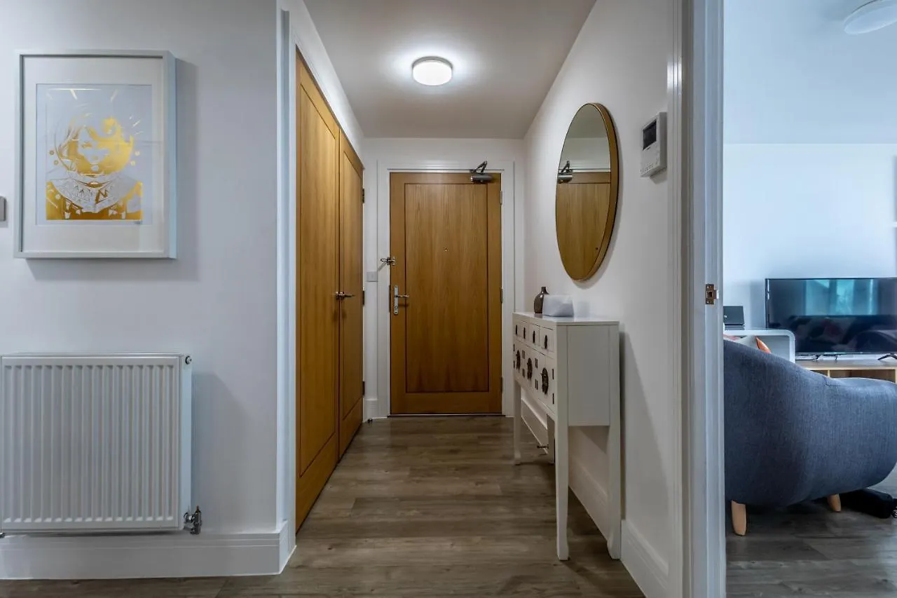 Apartment Seaview West Coast - Exceptional - 2 Bedrooms Sleeps 5 -Stunning Sea Views - 500 Metres To Beach Bournemouth