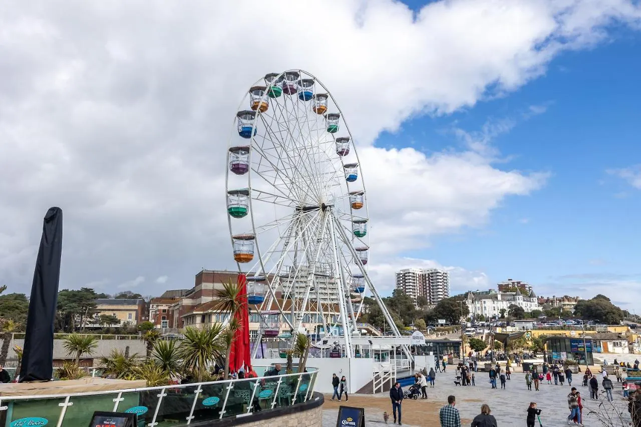 Seaview West Coast - Exceptional - 2 Bedrooms Sleeps 5 -Stunning Sea Views - 500 Metres To Beach Bournemouth 0*,  United Kingdom
