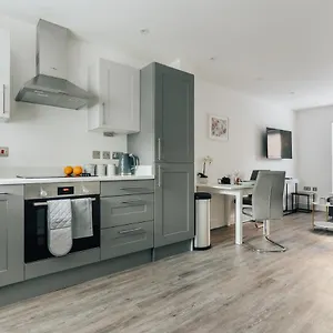 2 Double Bedroom Flat With Parking Bournemouth
