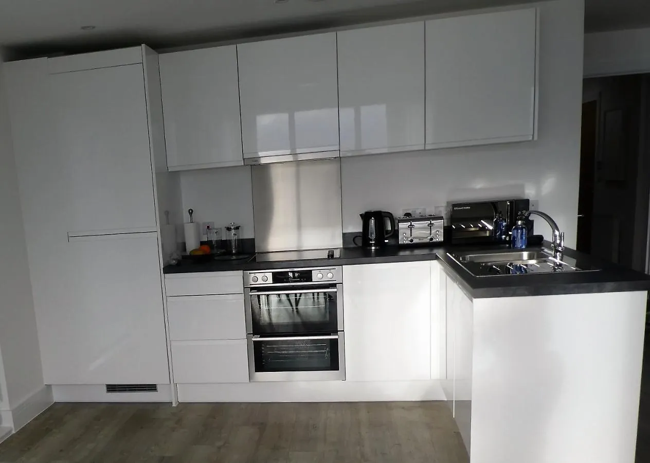 Seaview West Coast - Exceptional - 2 Bedrooms Sleeps 5 -Stunning Sea Views - 500 Metres To Beach Bournemouth United Kingdom