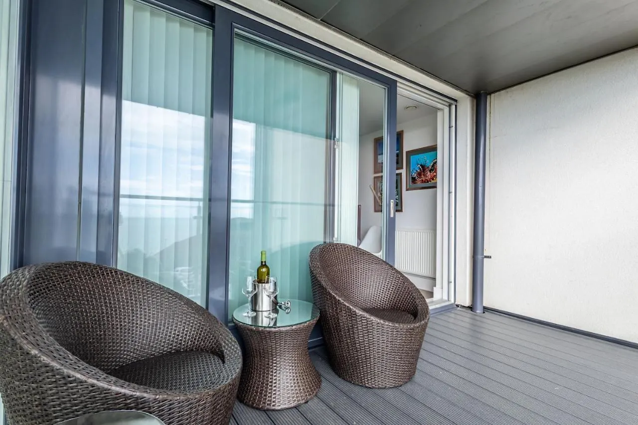 Seaview West Coast - Exceptional - 2 Bedrooms Sleeps 5 -Stunning Sea Views - 500 Metres To Beach Bournemouth