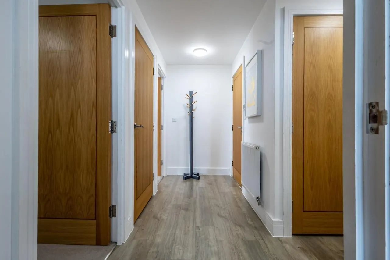 Seaview West Coast - Exceptional - 2 Bedrooms Sleeps 5 -Stunning Sea Views - 500 Metres To Beach Bournemouth Apartment