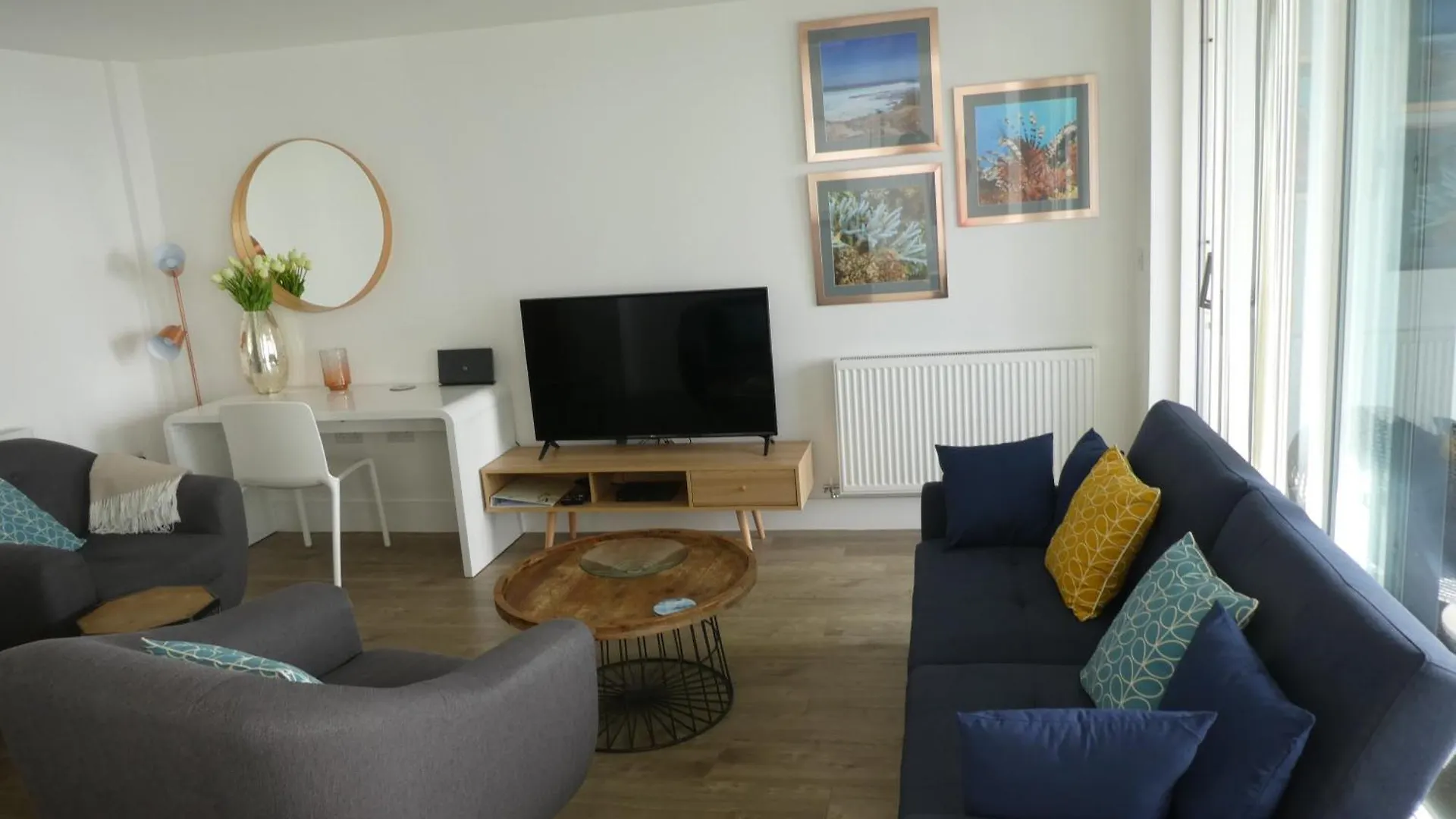 Apartment Seaview West Coast - Exceptional - 2 Bedrooms Sleeps 5 -Stunning Sea Views - 500 Metres To Beach Bournemouth